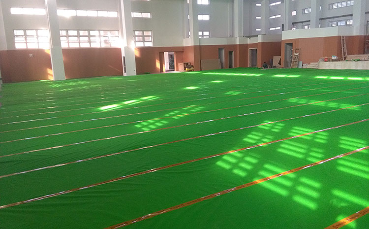 橡膠木籃球木地板泡水的原因