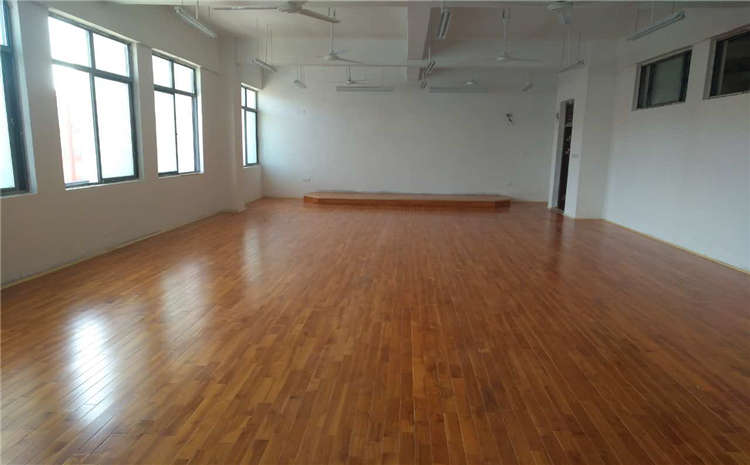 俄勒岡松舞臺運動木地板怎么翻新？