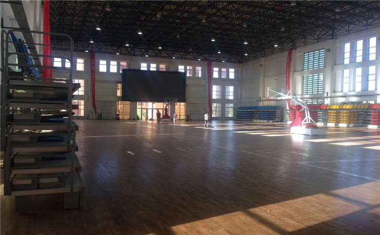 柞木風雨操場木地板施工方案