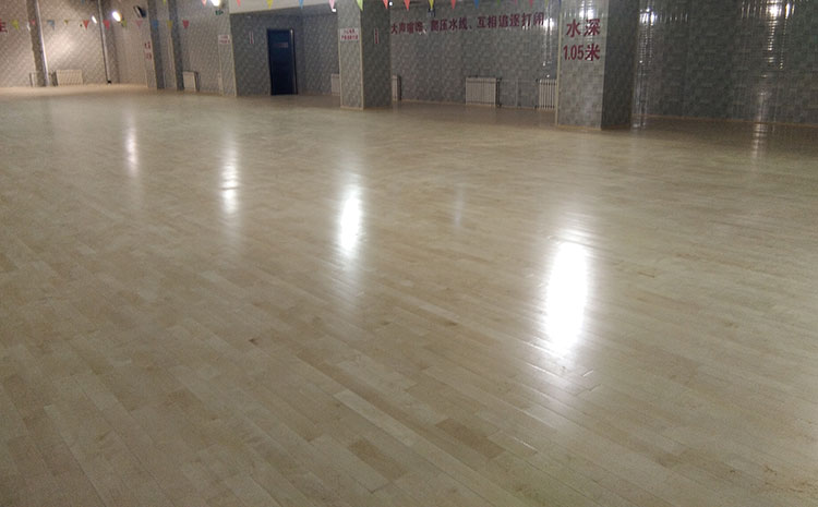 橡膠木運(yùn)動(dòng)木地板鋪裝工具和制度保障