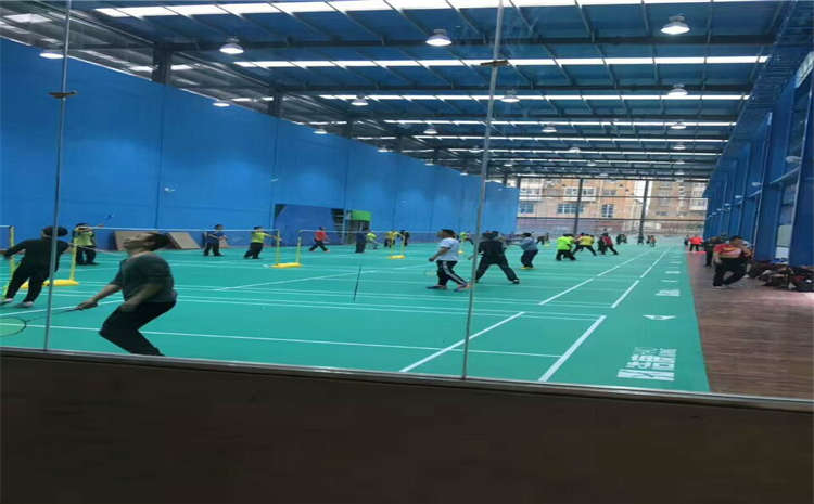 學(xué)校舞臺運(yùn)動木地板怎么翻新？