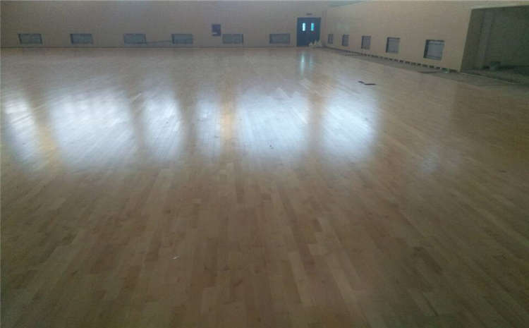 硬木企口體育木地板防潮的關鍵就是防水