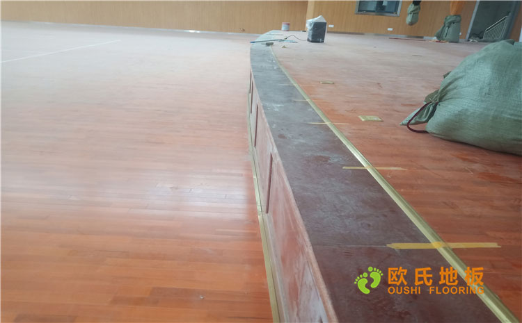 福建漳州市一職業學院體育館木地板案例
